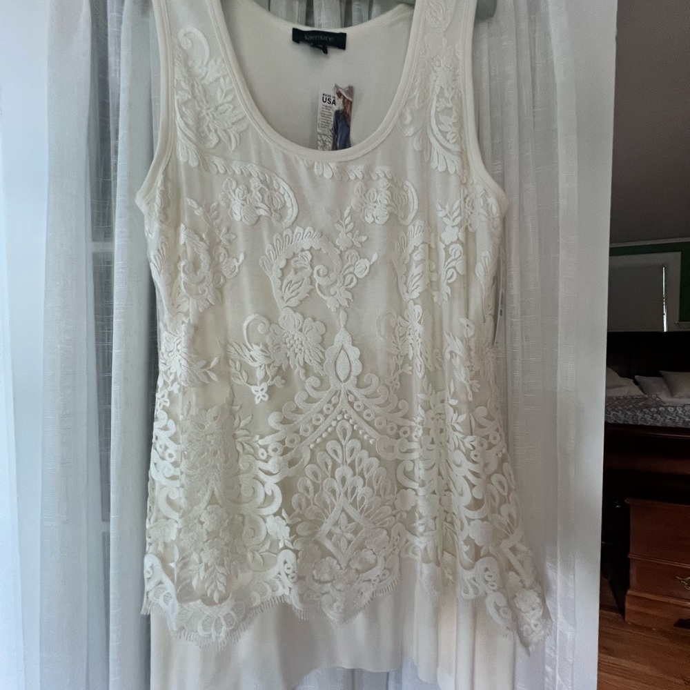 Karen Kane Cream Sleeveless Asymmetrical Blouse